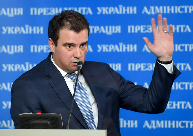 Заява міністра економічного розвитку і торгівлі Айвараса Абромавичуса про його відставку – це вже трохи більше, ніж просто сигнал для української влади. 
