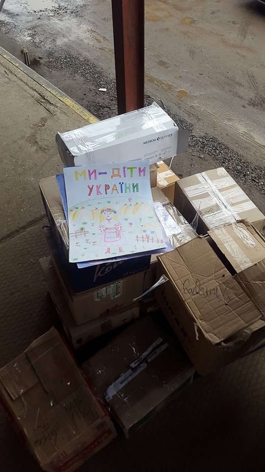 Закарпатські волонтери відправили в зону АТО вантаж подарунків для наших військових.