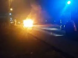 Дорогий феєрверк: на Рахівщині повністю згорів автомобіль JEEP 