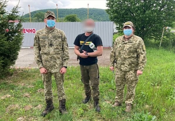 Вчера пограничники Ужгородского отдела чопного отряда задержали двух чешских граждан, которые незаконно проникли на территорию Украины. 