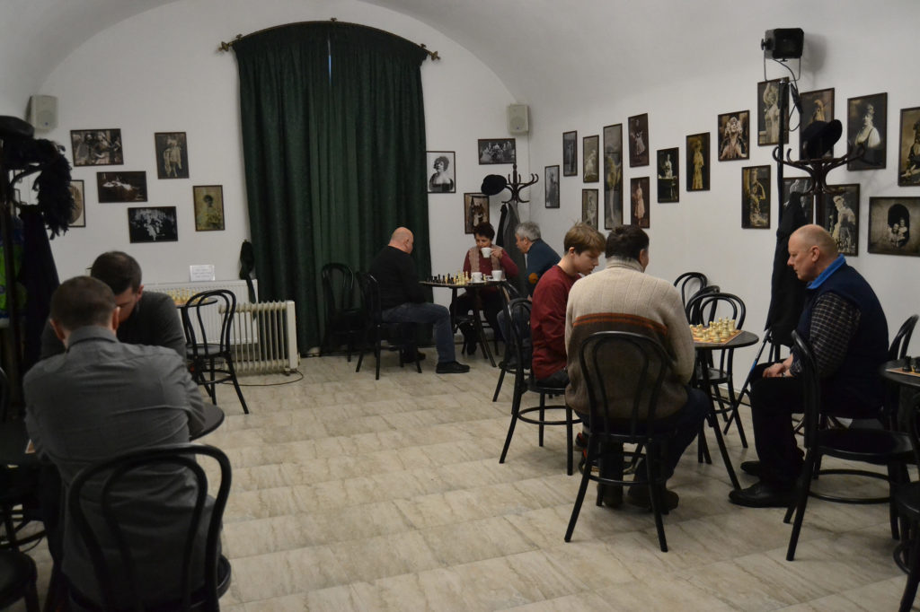 Шахматный клуб, организованный НПО «О культуре субкарпатии», находится в Культурном центре. Шари Федак в Ерехове.