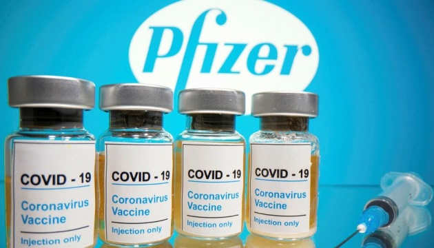 В Украине основные поставки вакцины COVID-19 производства Pfizer начнутся в июле. 