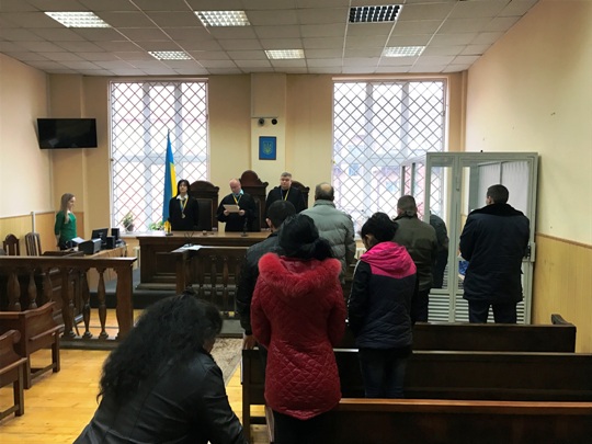 Суд в Мукачеве определил наказание для отца-барона и сына за убийство 18-летнего рома в виде 9 и 3 лет тюрьмы.