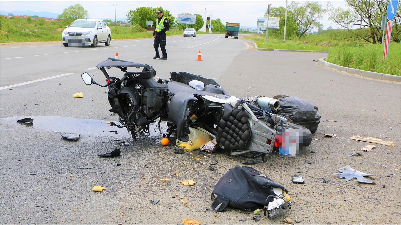 Смертельні гонки на Закарпатті: мотоцикліст трагічно загинув врізавшись у дерево (ФОТО)