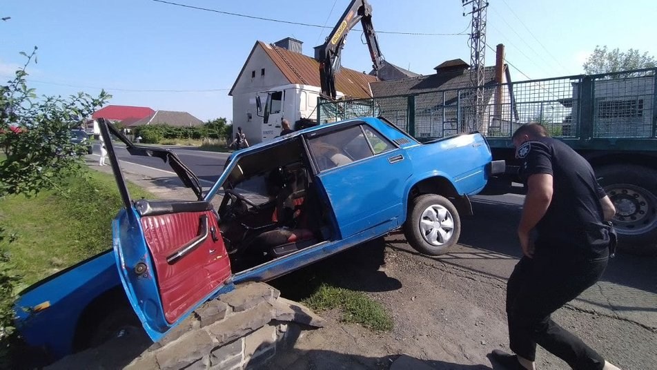 Дорожно-транспортное происшествие с участием автомобиля ВАЗ произошло в селе Ракосино Мукачевского района.