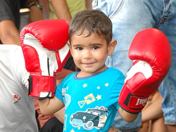 В Мукачеві роми відкрили для своїх дітей школу боксу / ВІДЕО