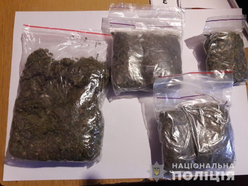 Працівники поліції Виноградова провели обшук в помешканні місцевого жителя і виявили в нього марихуану.