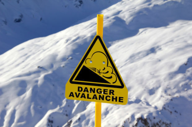 У гірських районах зберігається значна лавинна небезпека.