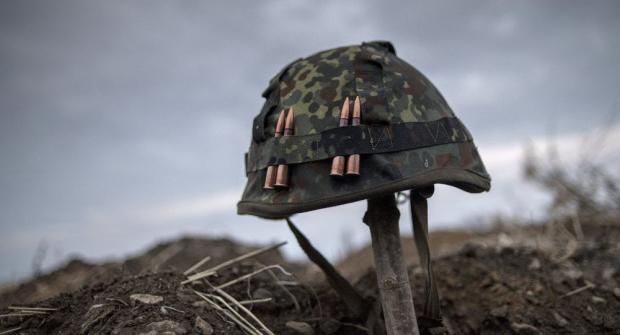 В результаті активізації бойовиків у четвер чотири українських військовослужбовці загинули, один потрапив у полон, семеро бійців отримали поранення. 