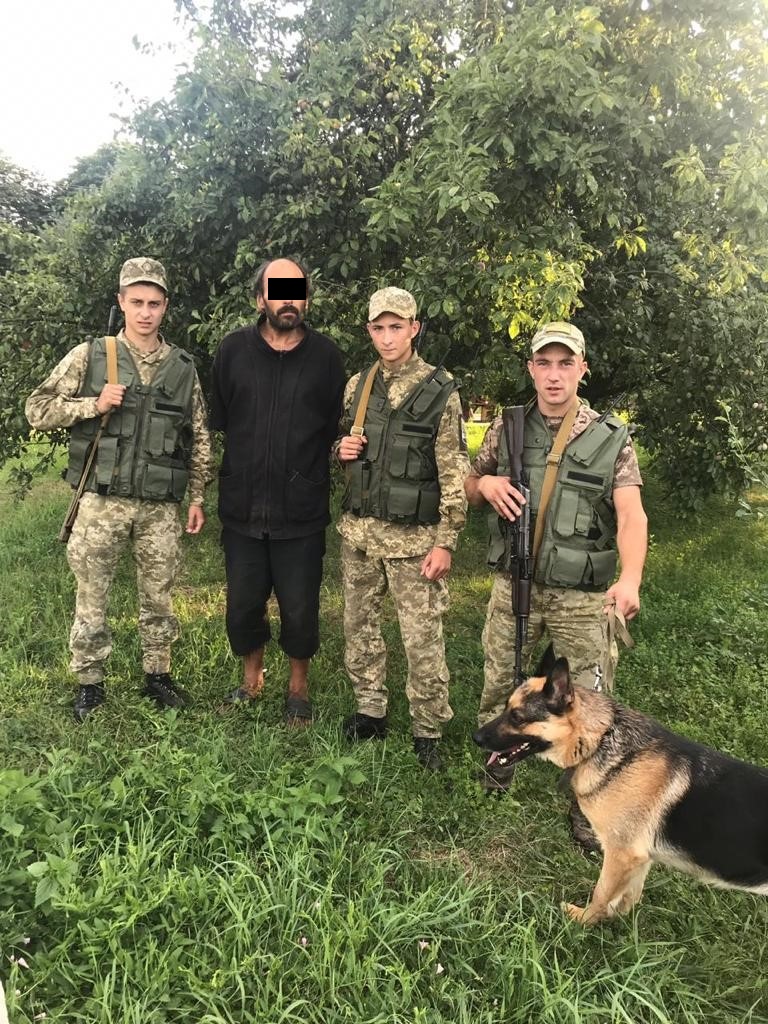 Українця та іноземця, які намагалися незаконно перетнути державний кордон, затримали учора військовослужбовці Чопського кордону.