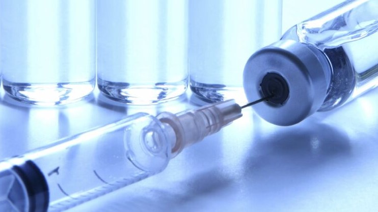 В кінці 2020 року Зеленський підписав закон про клінічні випробування і прискореної реєстрації вакцин в Україні.