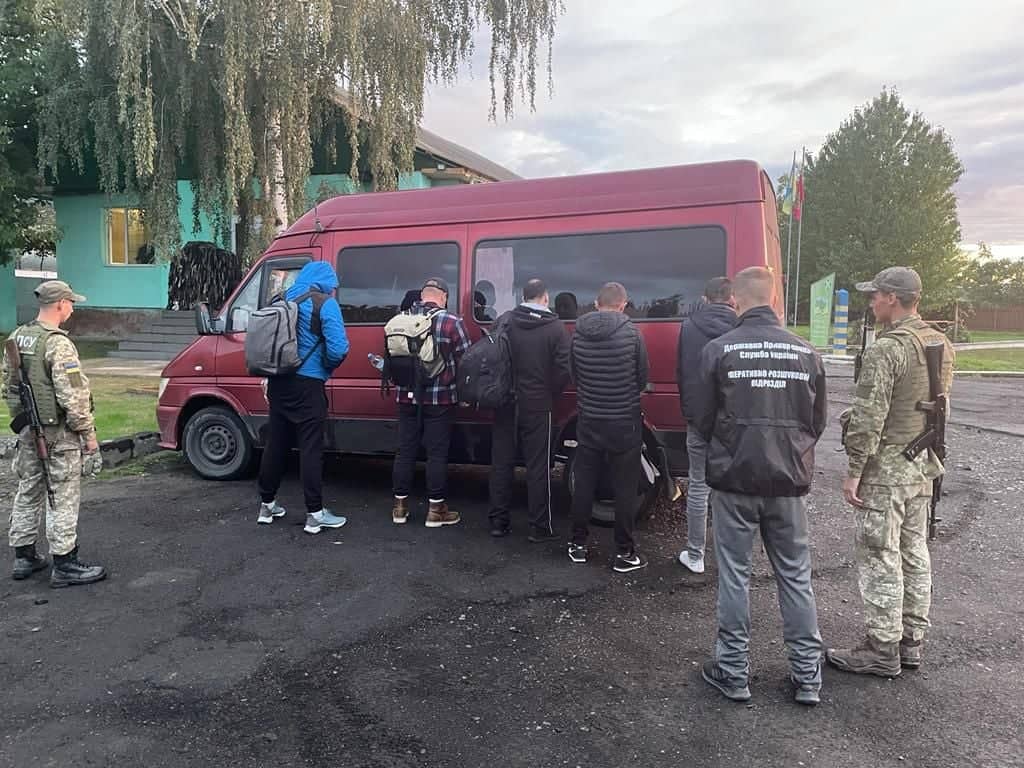 П’ятьох громадян України, які мали намір незаконно потрапити до Румунії затримали учора ввечері в рамках проведення оперативно-профілактичних заходів «Рубіж - 2022».