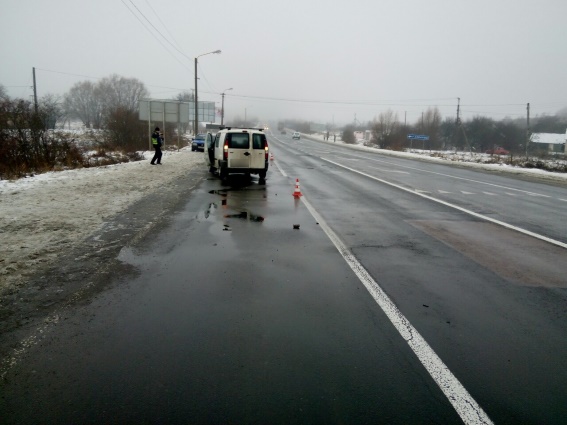 Вчора, 27 грудня, на службу «102» поступило повідомлення про наїзд на людину на пішохідному переході біля автобусної зупинки в селі Нижнє Солотвино. 