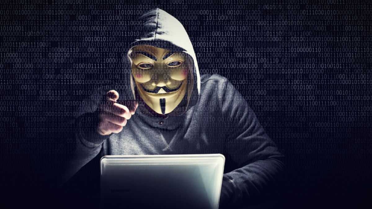 Хакерське угрупування Anonymous злило особисті дані 120 тисяч військових-окупантів, які беруть участь у воєнні агресії проти України. Про це хакери повідомили у твітері.

