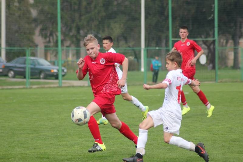 14 та 15 квітня відбулись матчі дванадцятого туру ДЮФЛ України у Вищій та п’ятнадцятого туру у Першій лізі.

