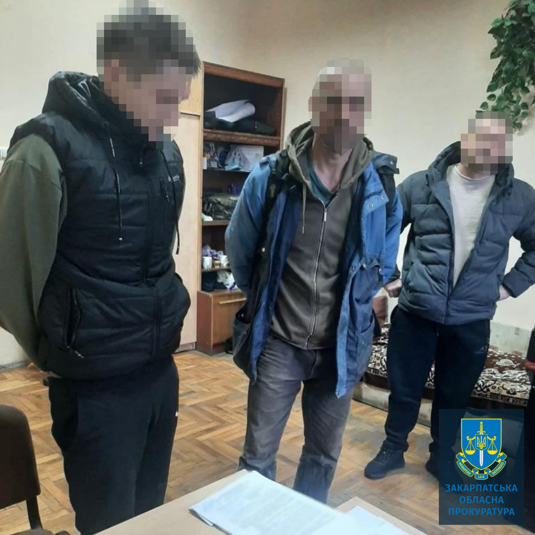 Мешканцеві Мукачева, якого підозрюють у грабежі, вчиненому в умовах воєнного стану, обрано запобіжний захід. Він перебуватиме під цілодобовим домашнім арештом. 