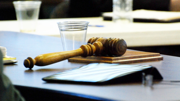 Працівники столичної міліції направили до суду матеріали провадження стосовно працівниці пошти за привласнення чужих подарунків.
