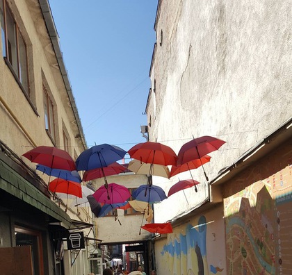 В Ужгороді вже втретє понищили парасольки в Пасажі – соцмережі