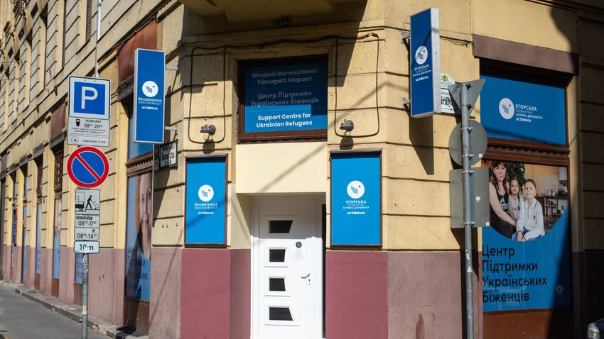 В Угорщині почав діяти центр підтримки українських біженців