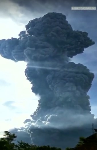 Висота вулкану – майже дві з половиною тисячі метрів.