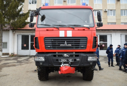 Автомобіль офіційно передали сьогодні, 15 лютого, рятувальникам 1-го державного пожежно-рятувального загону Ужгорода. 