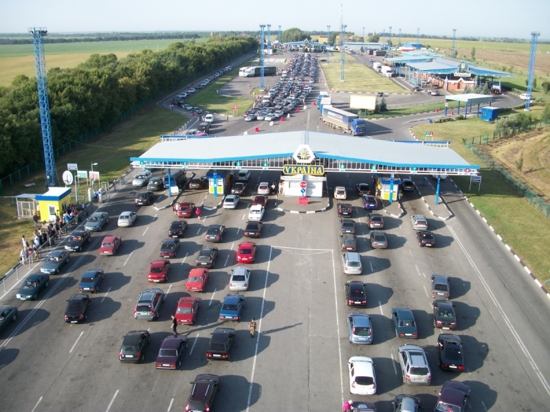 В чергах на кордоні із Польщею стоять 395 машин.