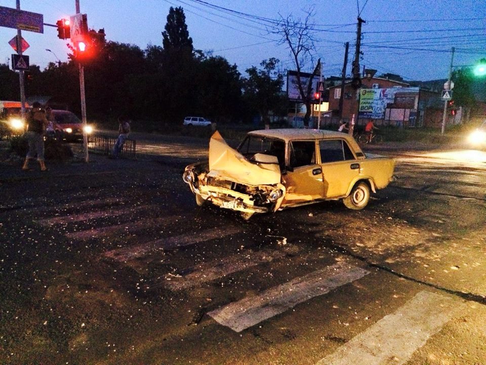 Сьогодні ввечері на перехресті вулиць Івана Франка та Комунальна трапилася аварія за участі двох автівок.
