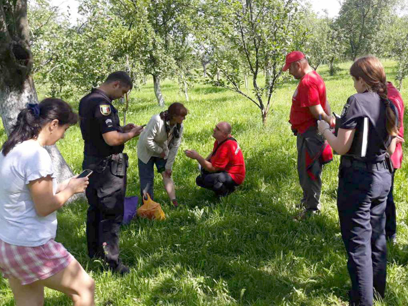Закарпатские горные спасатели оказали помощь женщине, которая заблудилась в лесу.