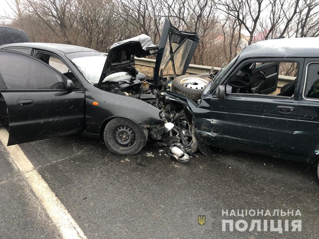 Возле ресторанного комплекса на объездной дороге Ужгорода произошло ДТП с пострадавшими. В результате аварии травмы получили два жителя газеты The Guardian.  