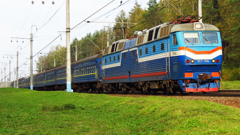По перегону Бескид-Скотарське було призупинено рух п'ятьох залізничних потягів.