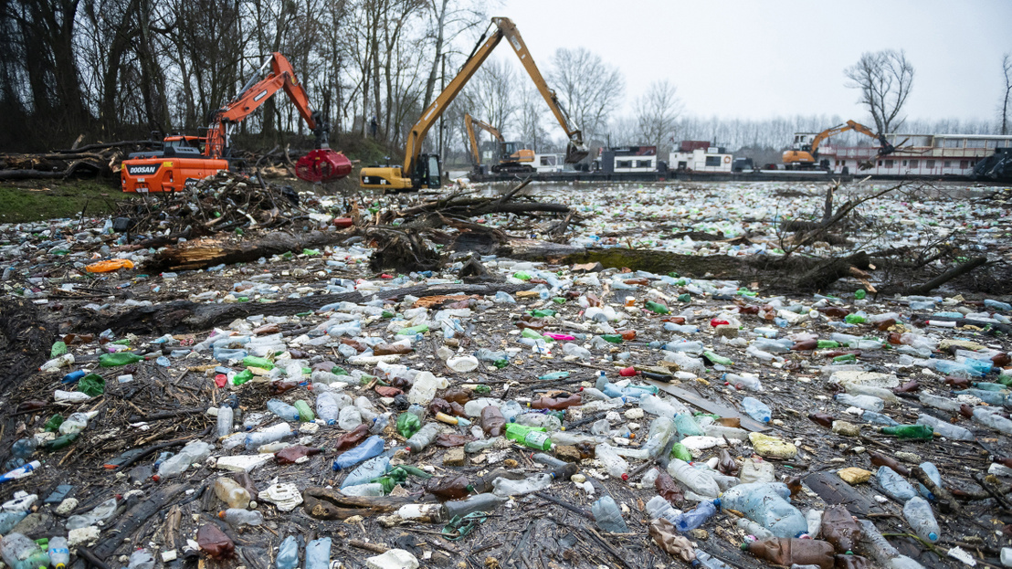 За майже десять років з річки Тиса та її заплави було вивезено 180 тонн сміття.