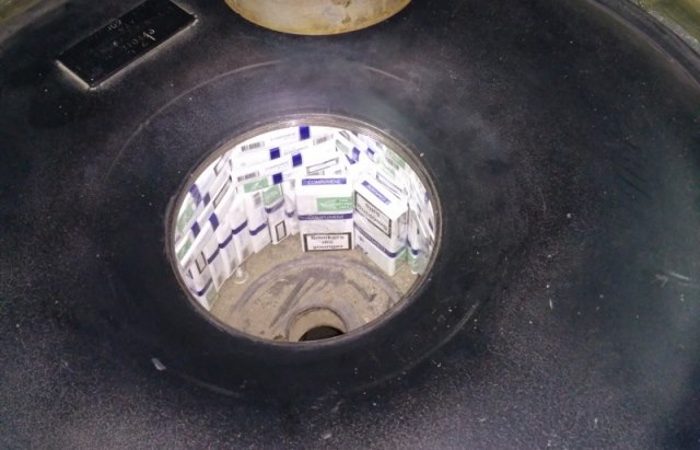 Контрабандні сигарети українського походження виявили у сховку, обладнаному в газовому балоні авто.