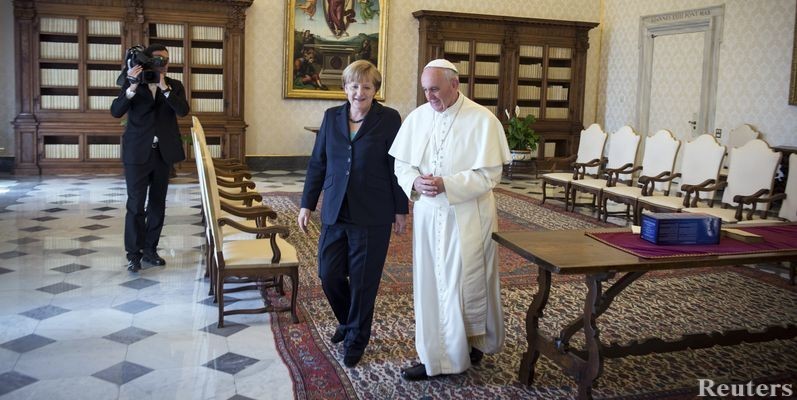 Сьогодні у Ватикані відбулась зустріч Ангели Меркель з Папою Римським, на якій обговорювались питання української кризи та Європи.
