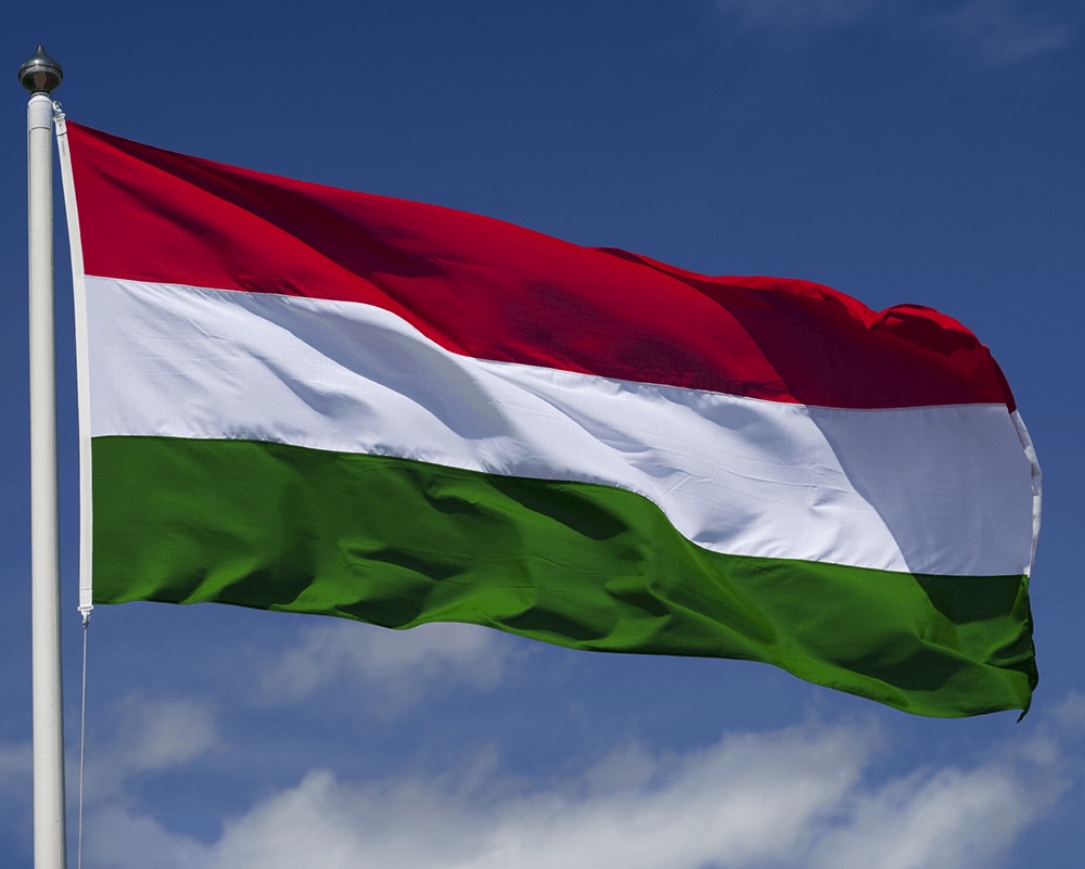 Угорщина не видаватиме свої паспорти на території Закарпаття і всієї України.
