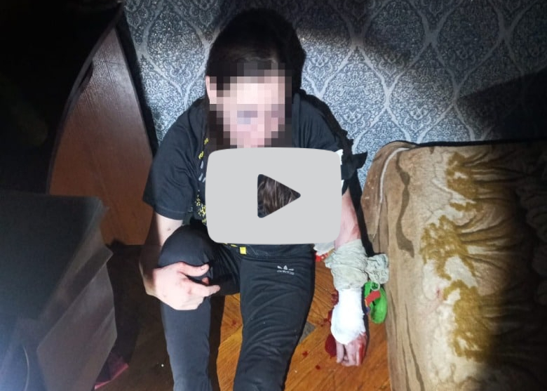 У Києві жінка намагалась скоїти самогубство на очах у власних дітей. Завдяки діям бійців полку поліції спецпризначення киянку вдалось врятувати.

