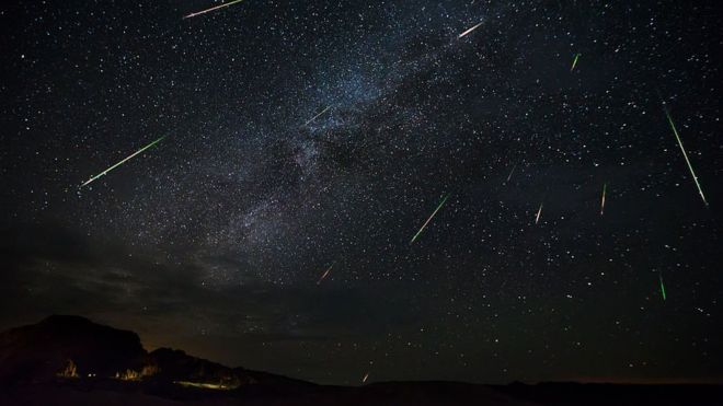 Найважливішим часом для нічного неба серпня є пік щорічного метеорного потоку Персеїдів.

