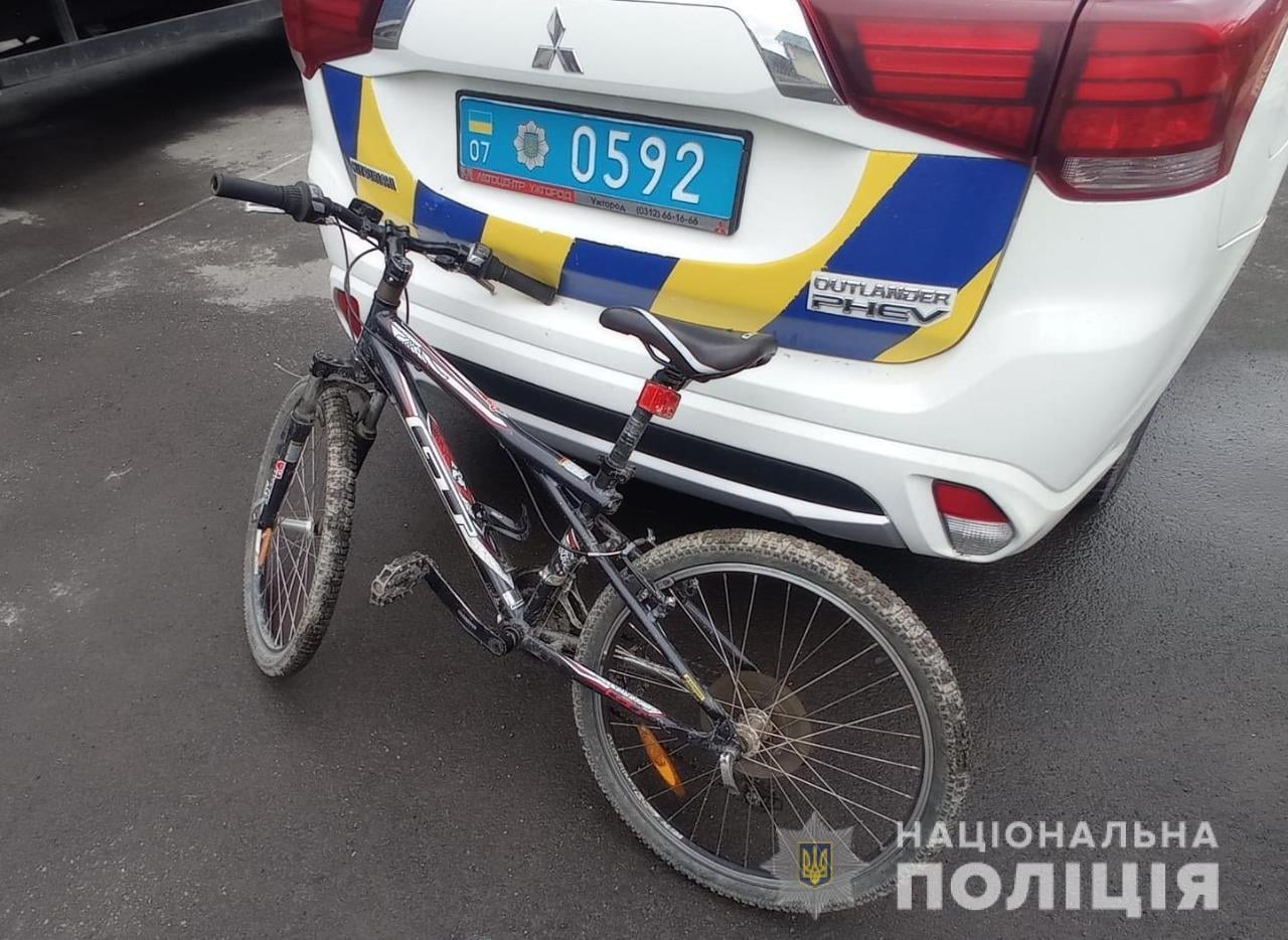 Недавно отец 10-летнего школьника обратился к полицейским Межгорья. В сообщении мужчины говорилось о краже велосипеда, который его сын оставил возле местного стадиона.
