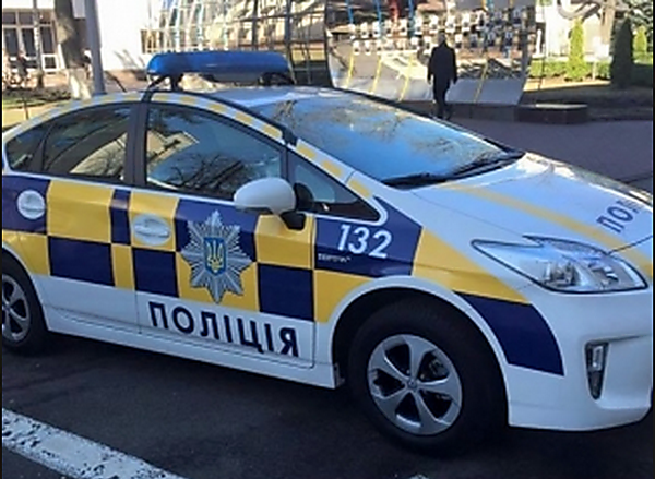 Львів відкритий до поліцейських. Їм наливають безкоштовну каву та задарма миють службові машини. 