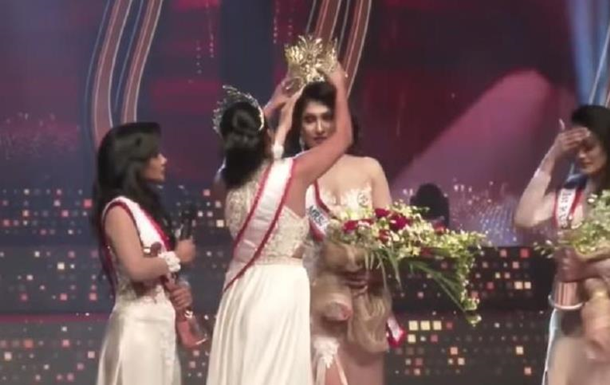 Королева краси Шрі-Ланки позбулася корони прямо на сцені (ВІДЕО)