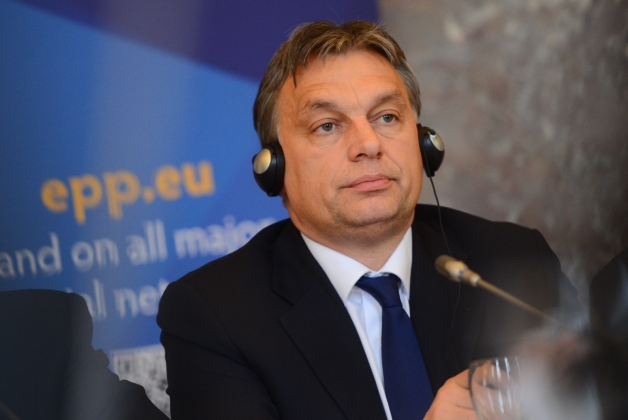 Премьер Венгрии предложил создать «линию обороны» от беженцев на границах ЕС
