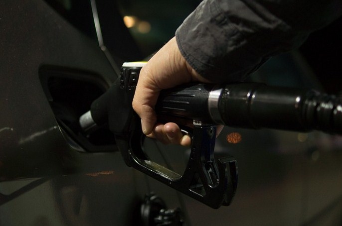 З 20 на 21 серпня ряд операторів роздрібного ринку підвищили вартість пального в межах 3-45 копійок за літр, свідчать дані моніторингу роздрібного ринку 