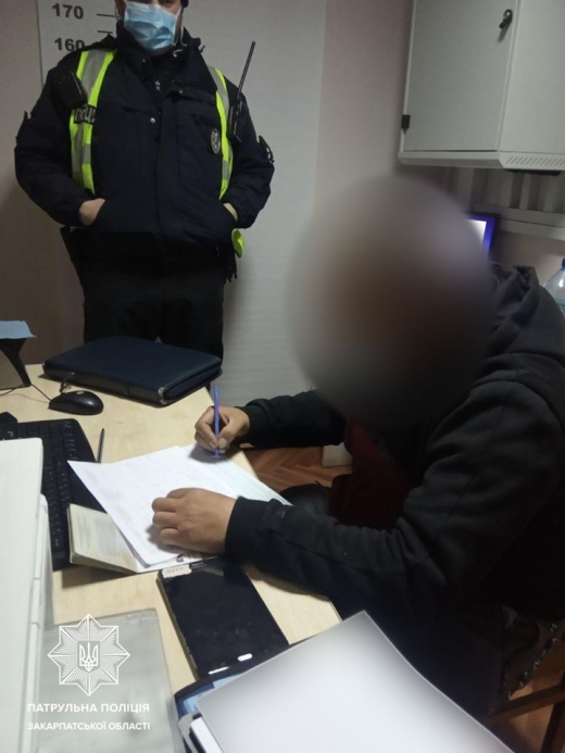 Патрульная полиция Закарпатской области напоминает всем о необходимости соблюдения условий карантина! Особенно, это касается лиц, которые нарушают условия 14-дневной самоизоляции.