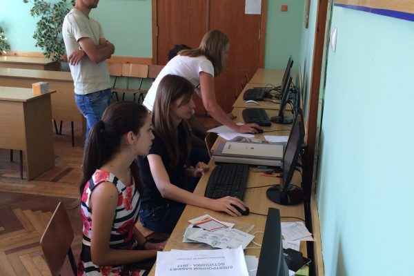 На базі Мукачівського державного університету з 29 червня 2017 року розпочав роботу консультаційно-інформаційний центр «Крок на допомогу вступникам».

