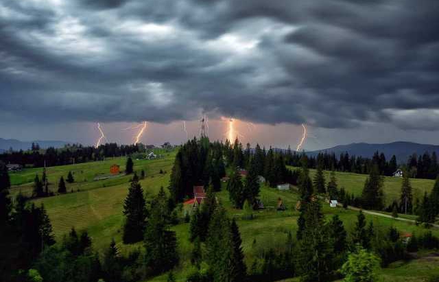 Про погіршення погодних умов попередили в Закарпатському центрі з гідрометеорології.

