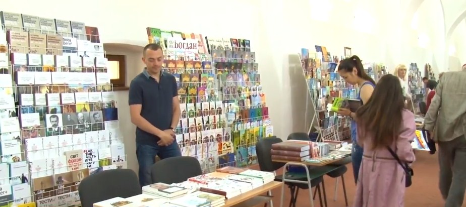 В Ужгороде в шестой раз стартовала выставка-ярмарка «Книга-Фест-2017» / ВИДЕО