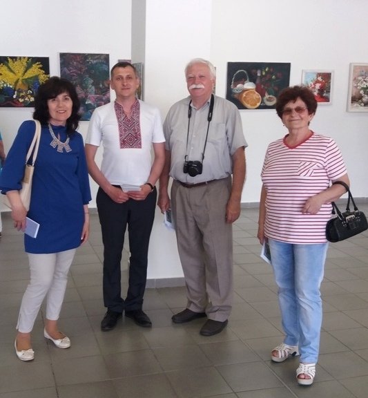 31 травня в місті Сніна Словацької Республіки закарпатські майстри представили виставку «Краса, створена пензлем та долотом”.