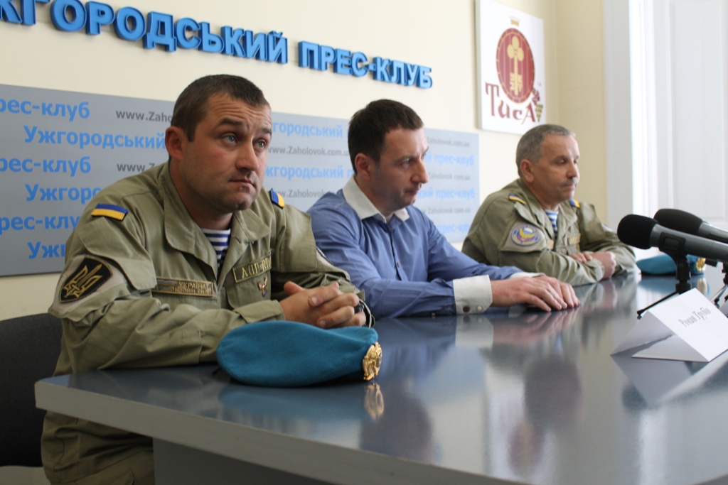 Во время сегодняшней пресс-конференции киборги-десантники, бойцы 80-й аэромобильной бригады Николай Миньо и Роман Трубин рассказали о своем участии в защите Донецкого аэропорта.