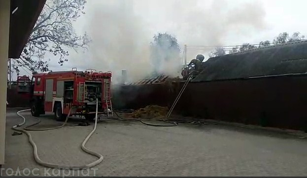 У Виноградові при спалюванні сміття згорів будинок (ВІДЕО)