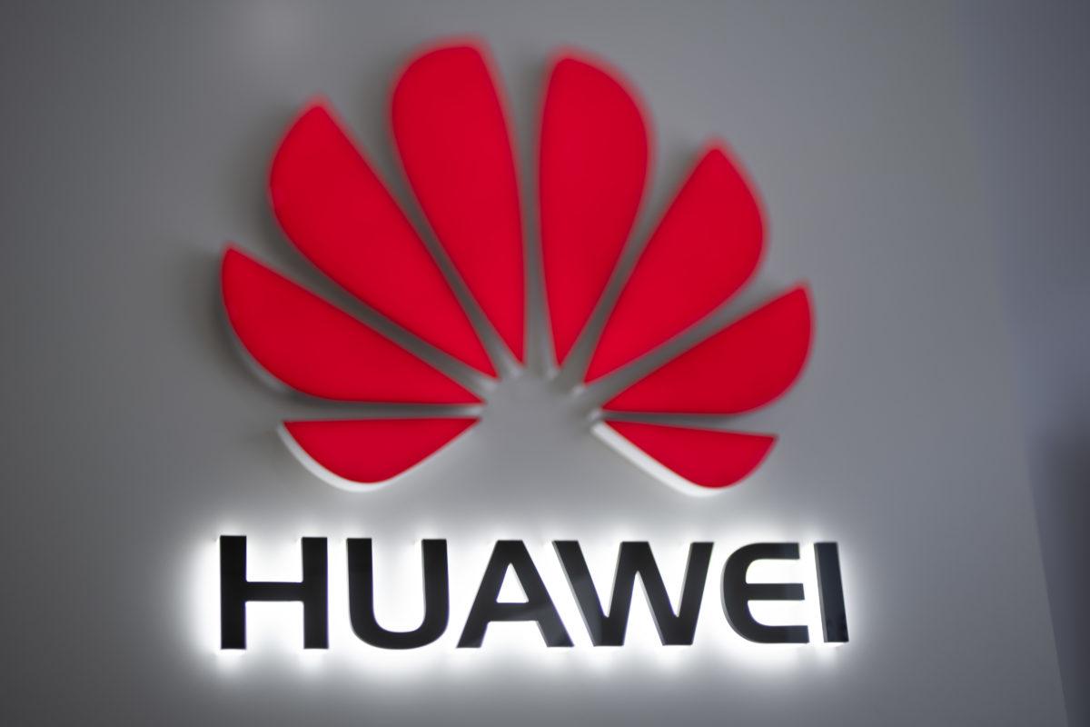 Huawei знову запустить видання старих смартфонів через санкції США