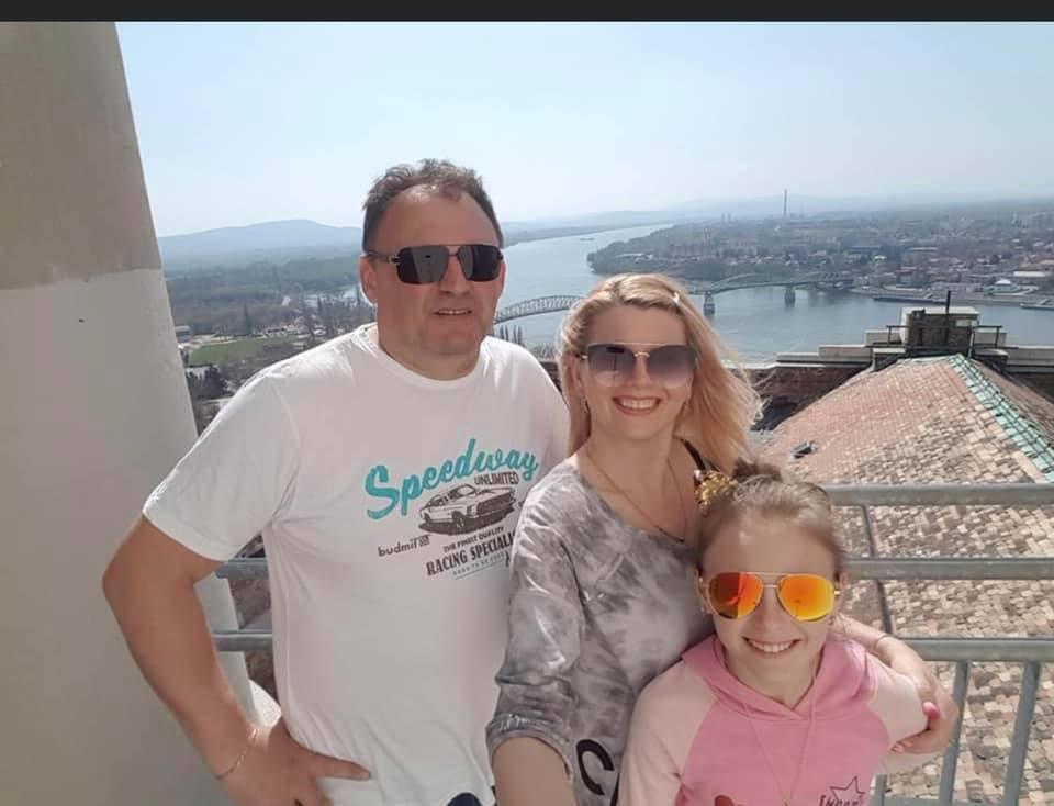 В Вынохрадив Закарпатской области Украины житель Закарпатской области Украины отправился на отдых в Турцию с женой и дочерью, но внезапно заболел и умер от коронавируса. 
